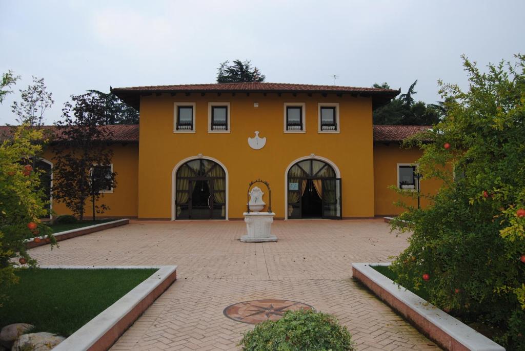 Ca. 2 km nach Valeggio sul Mincio