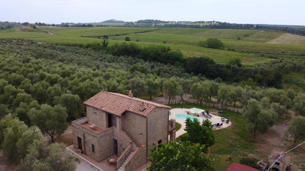 Ca. 8 km nach Pitigliano