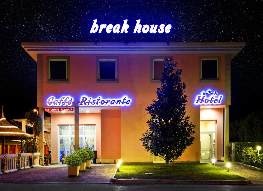 Break house. Break дома. House Break Italic.